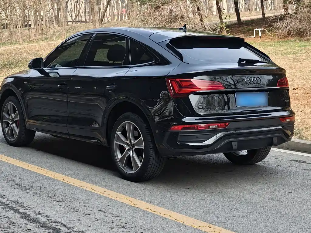 Audi Q5L Sportback 2023 — фото 17