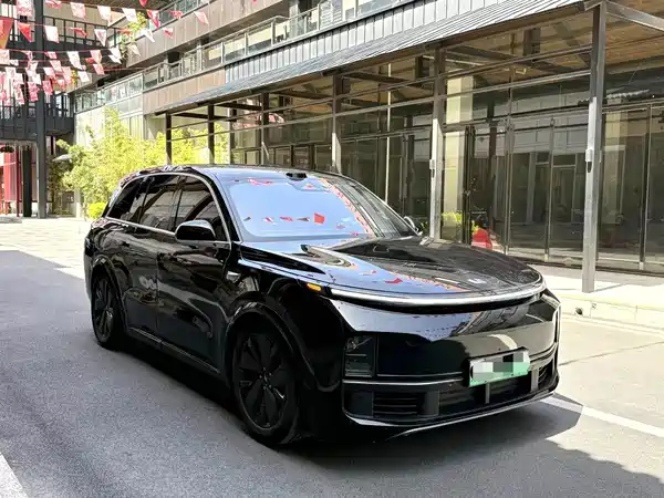 Li Auto L8 2025