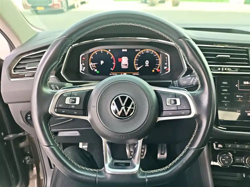Volkswagen Tiguan L 2021 — фото 11