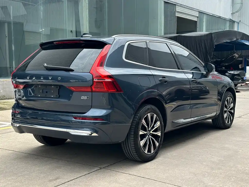 Volvo XC60 2022 — фото 8
