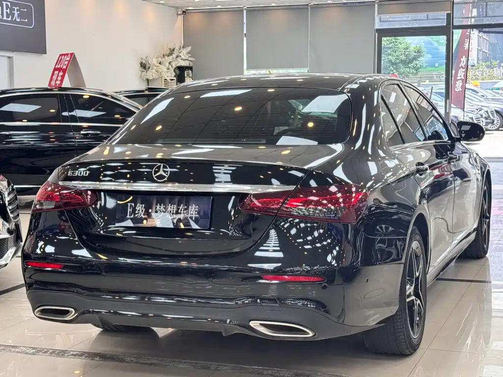 Mercedes-Benz E-Class 2022 — фото 20