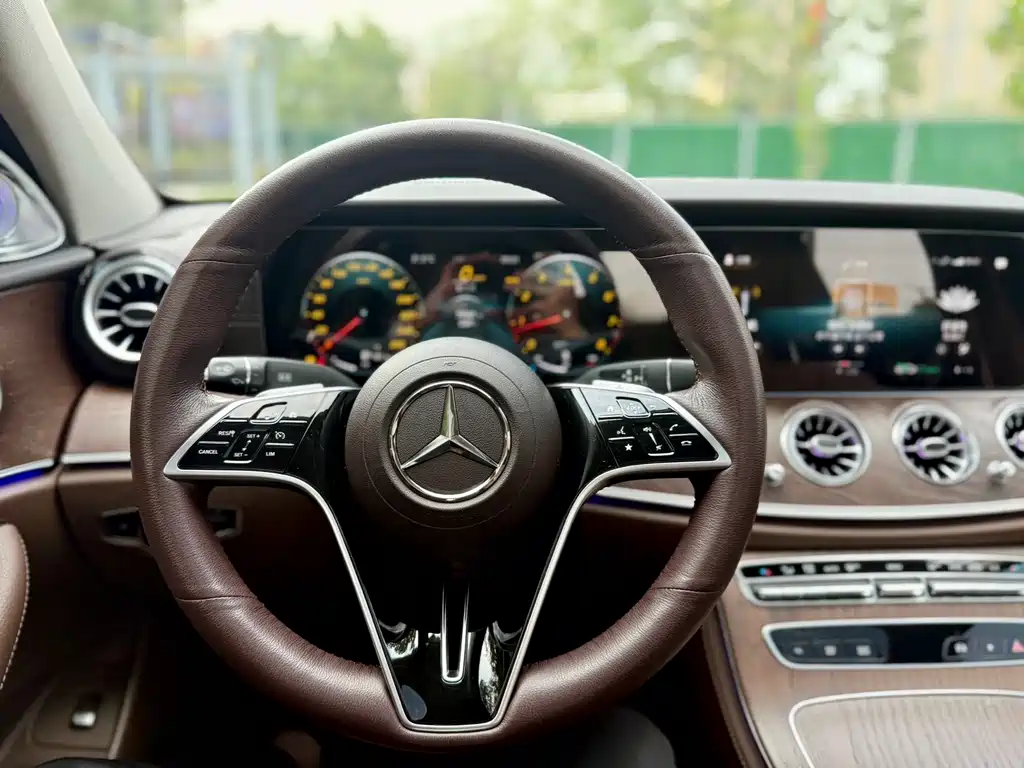 Mercedes-Benz E-Class 2023 — фото 7