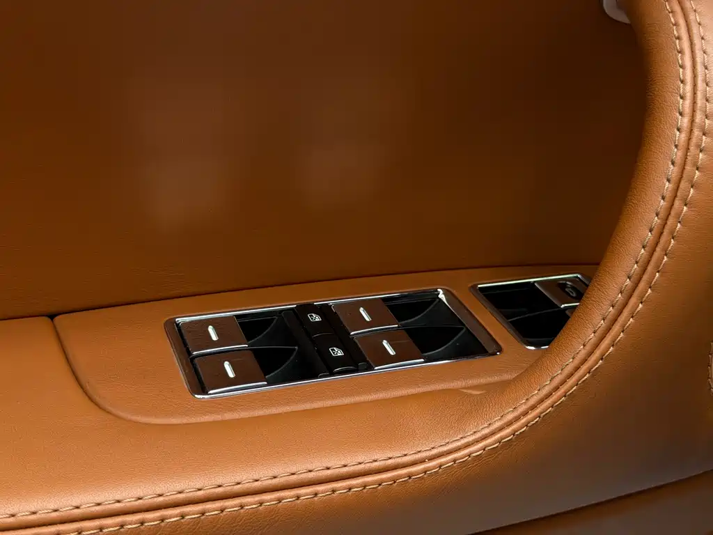 Bentley Flying Spur 2012 — фото 12