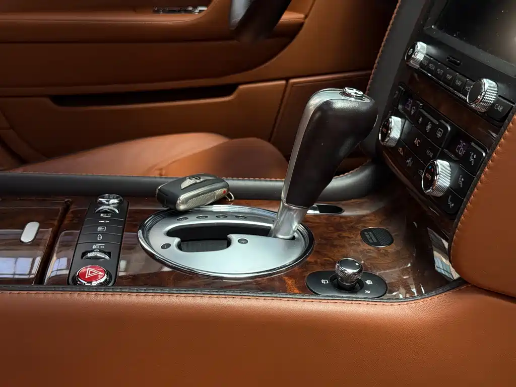 Bentley Flying Spur 2012 — фото 36