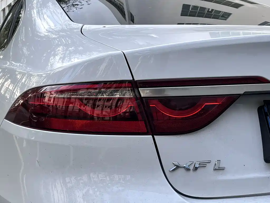 Jaguar XFL 2021 — фото 13