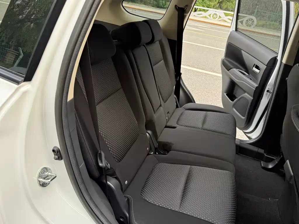 Mitsubishi Outlander 2021 — фото 11