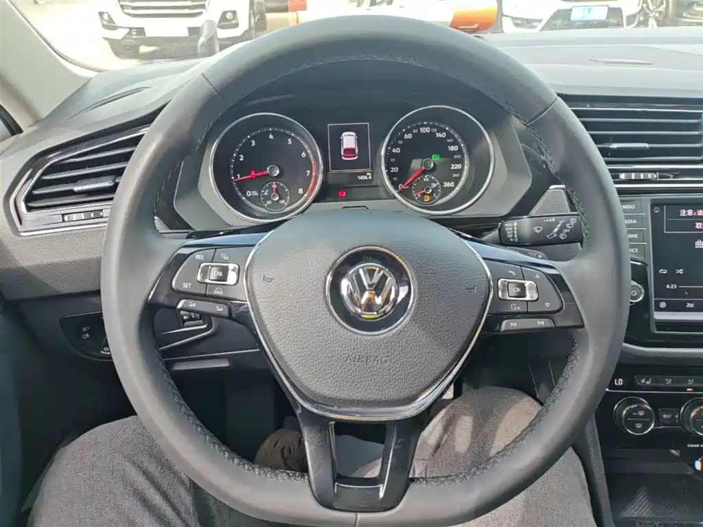 Volkswagen Tiguan L 2018 — фото 11