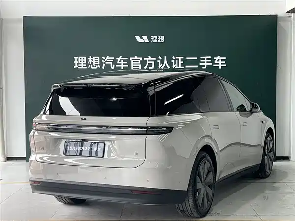 Li Auto i8 2025