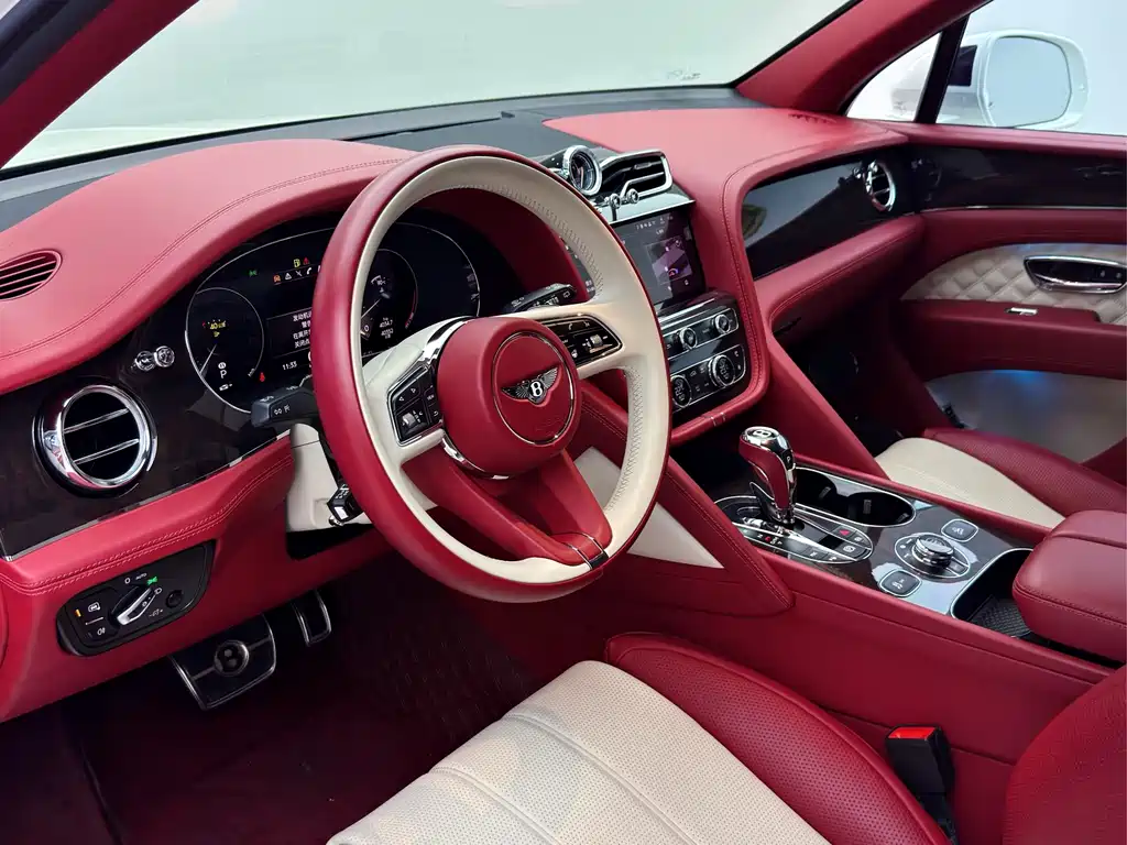 Bentley Bentayga 2021 — фото 11