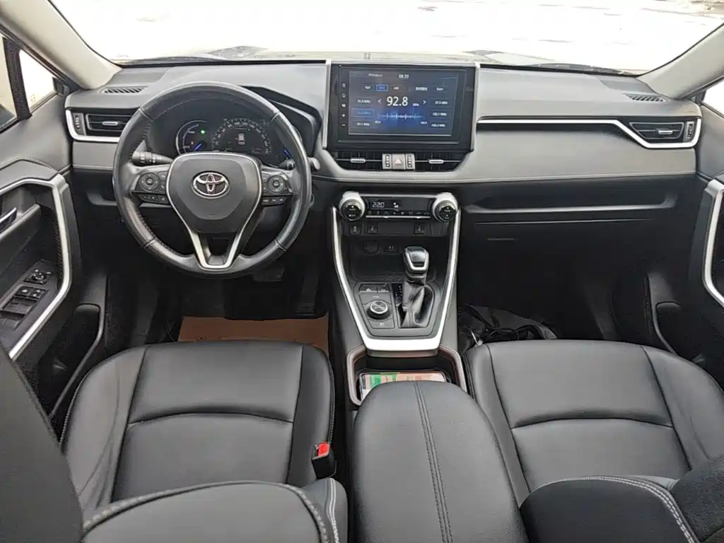 Toyota RAV4 2021 — фото 6