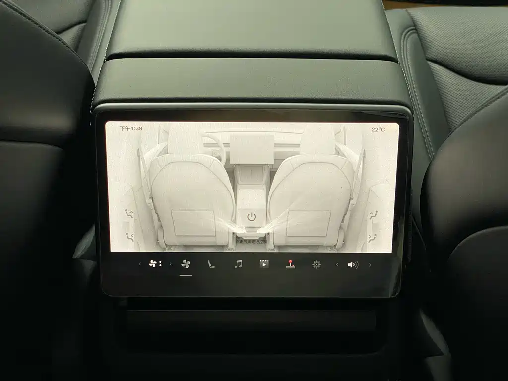 Tesla Model Y 2026 — фото 12