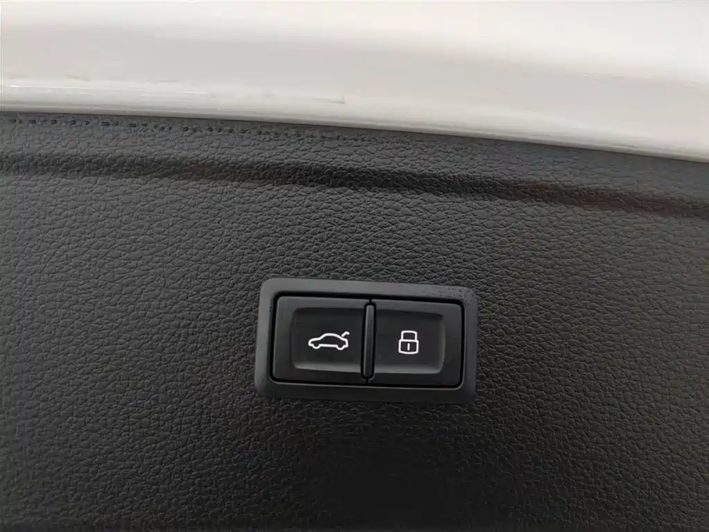 Audi Q5L 2023 — фото 12
