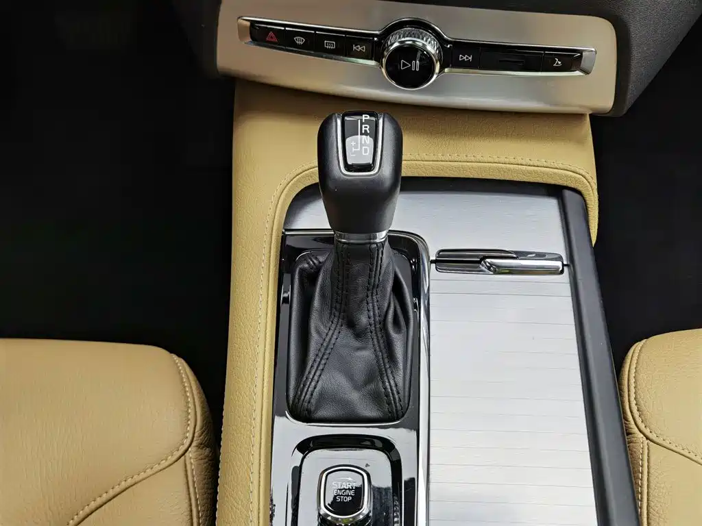 Volvo XC90 2017 — фото 13
