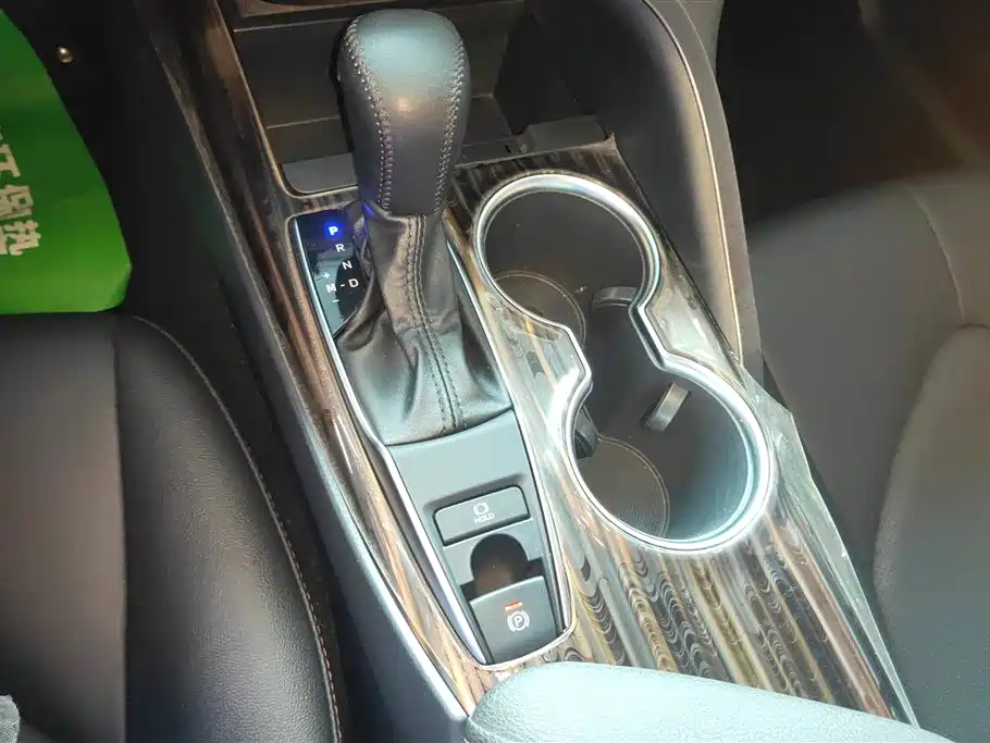 Toyota Camry 2020 — фото 16