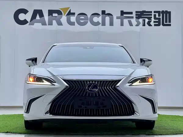 Lexus ES 2018