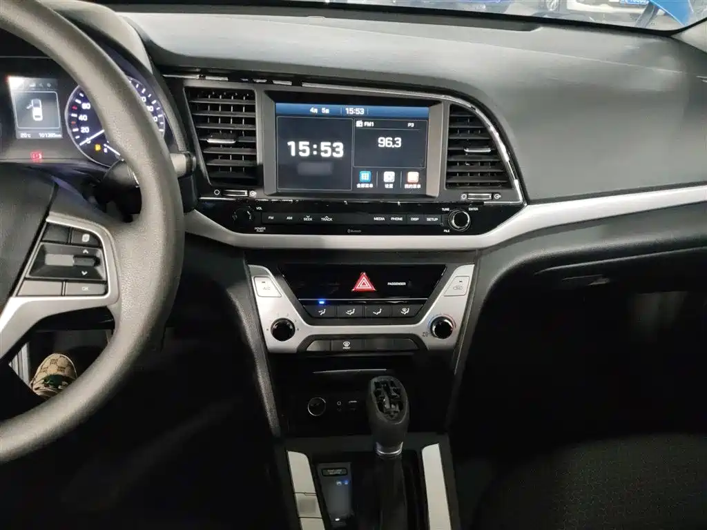 Hyundai Elantra 2016 — фото 10