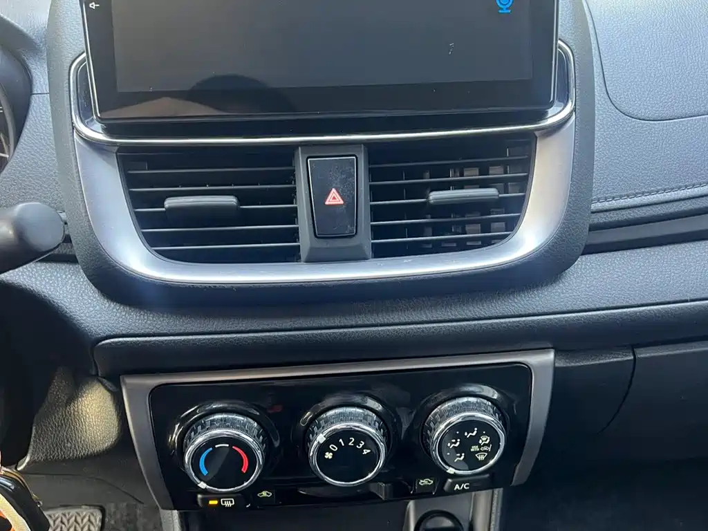 Toyota Yaris L 2022 — фото 12