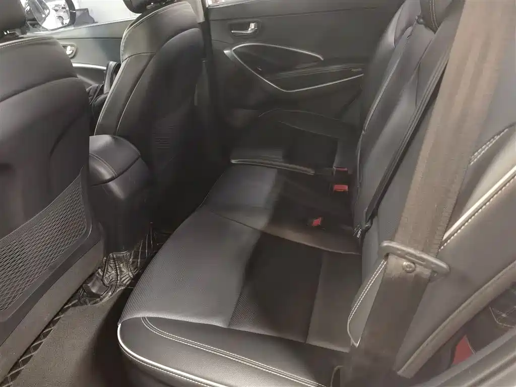 Hyundai Santa Fe 2018 — фото 19