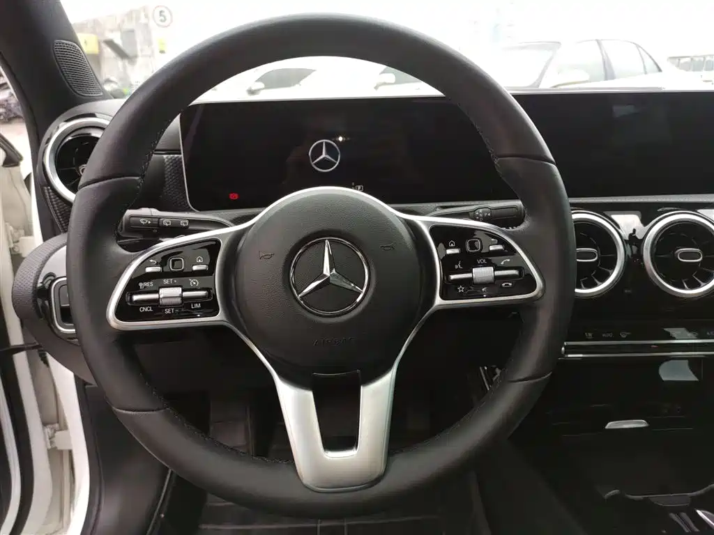 Mercedes-Benz A-Class 2020 — фото 17