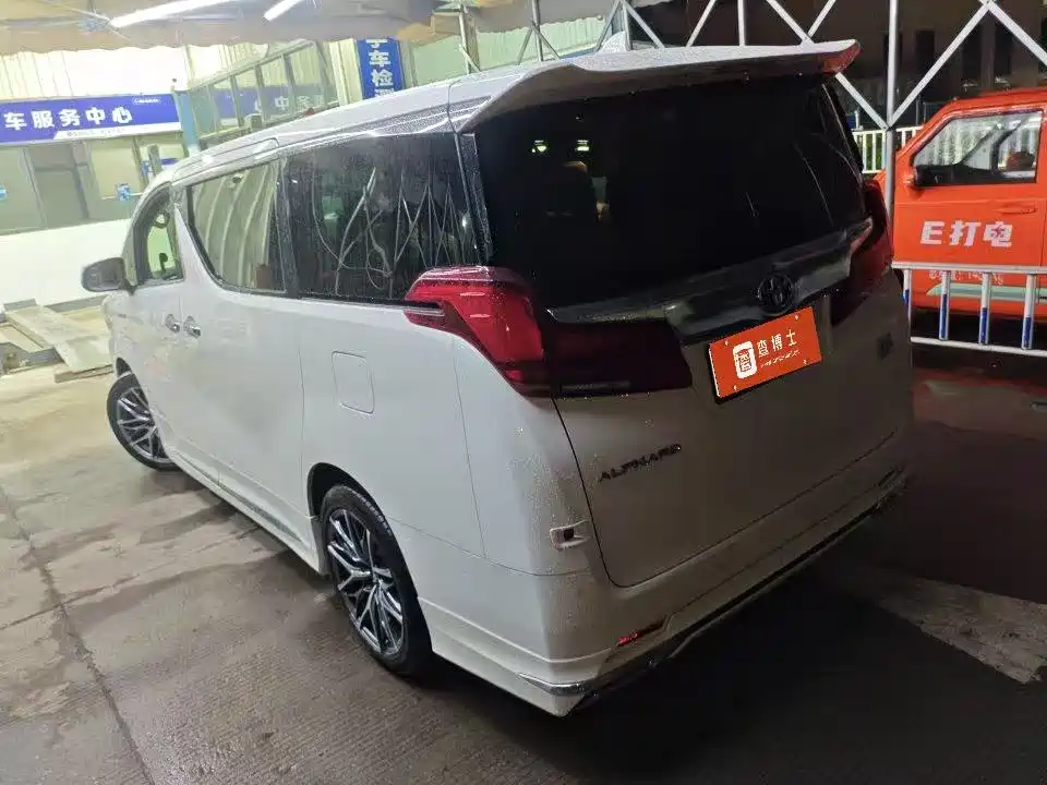 Toyota Alphard 2022 — фото 2