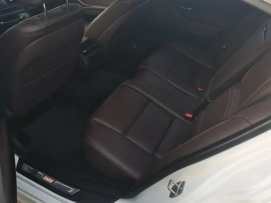 BMW 5 Series 2016 — фото 11
