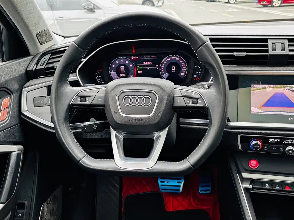 Audi Q3 2020 — фото 8
