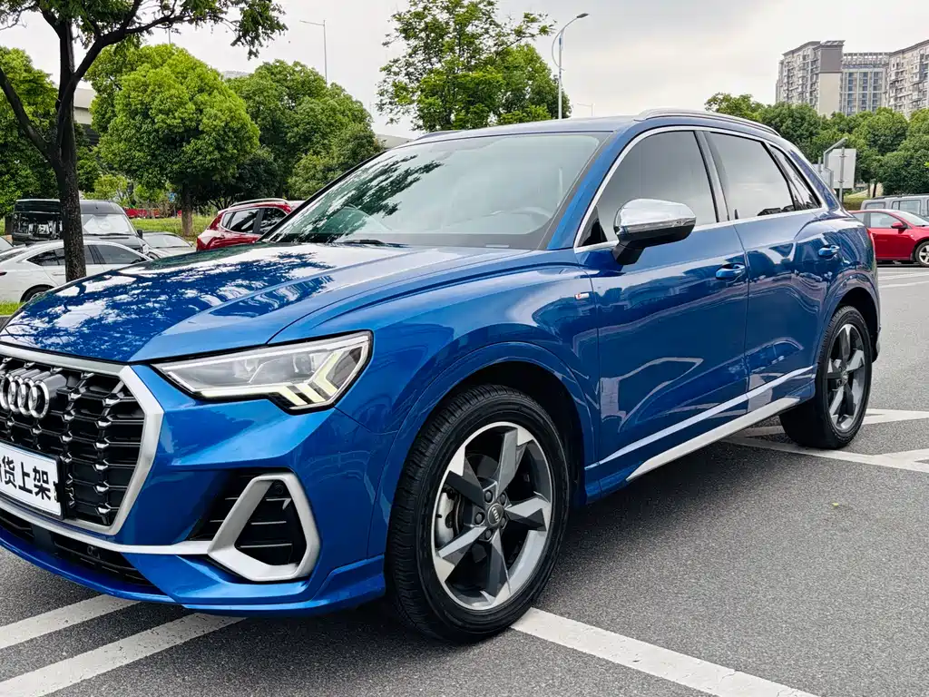 Audi Q3 2020 — фото 1