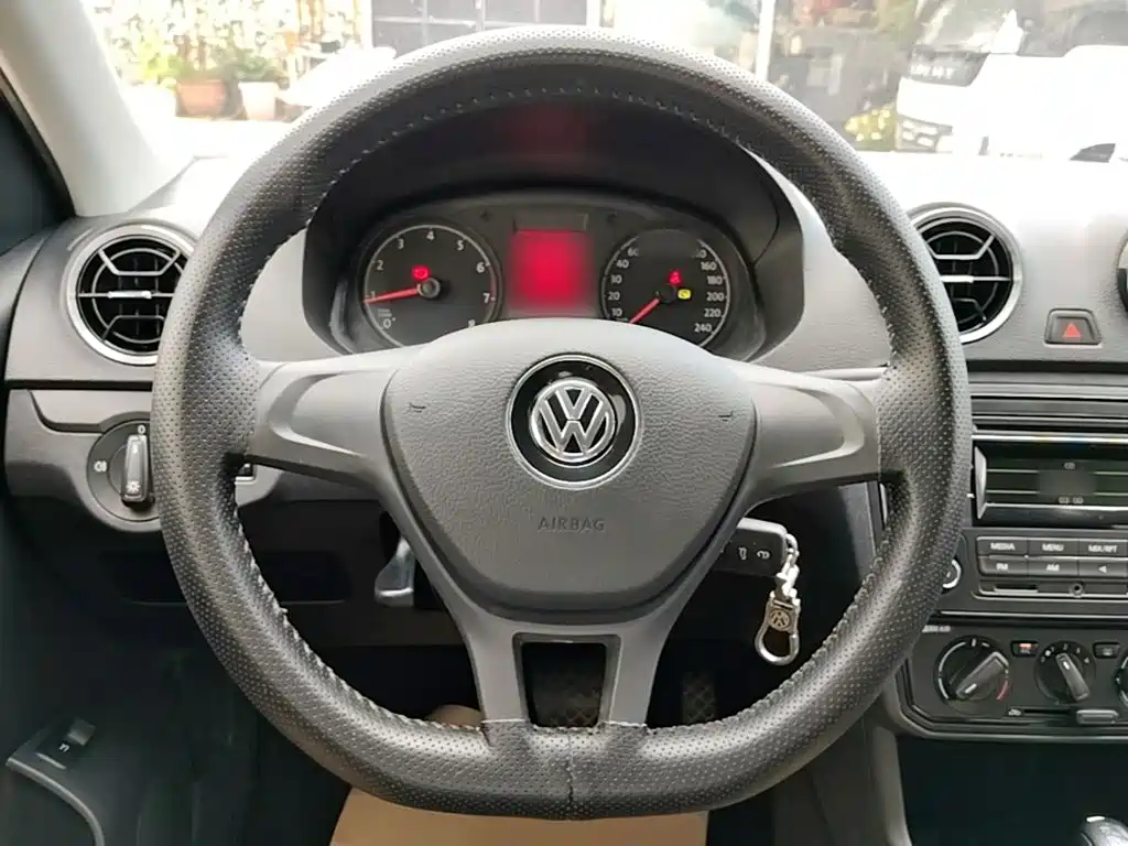 Volkswagen Jetta 2018 — фото 11