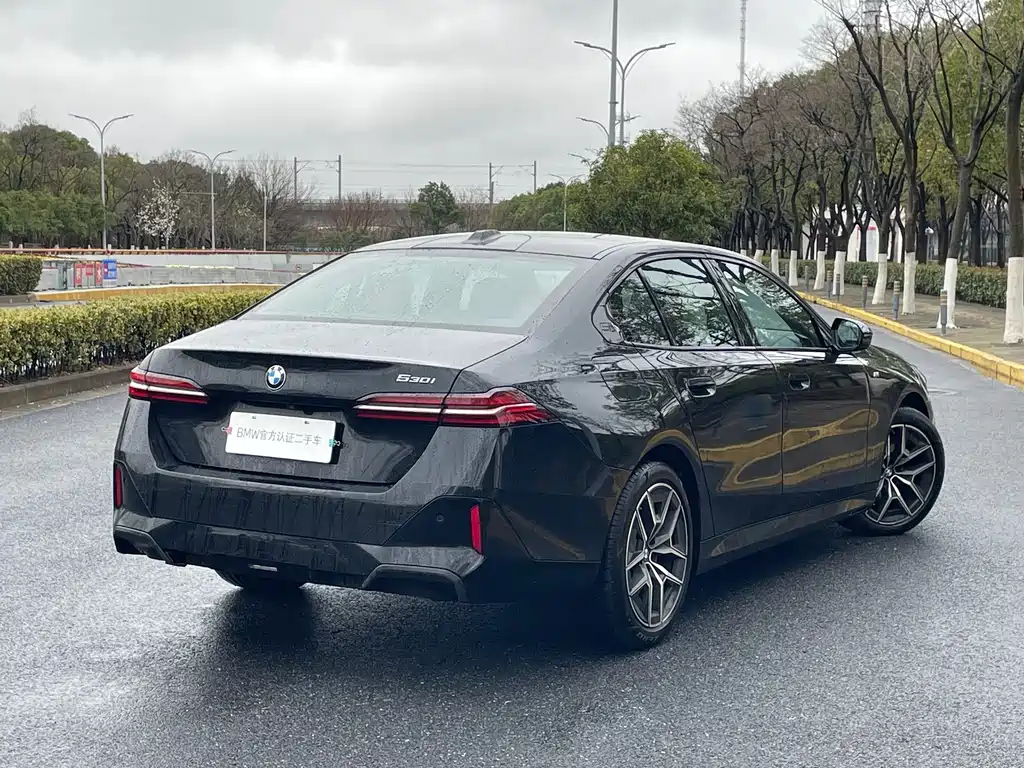 BMW 5 Series 2025