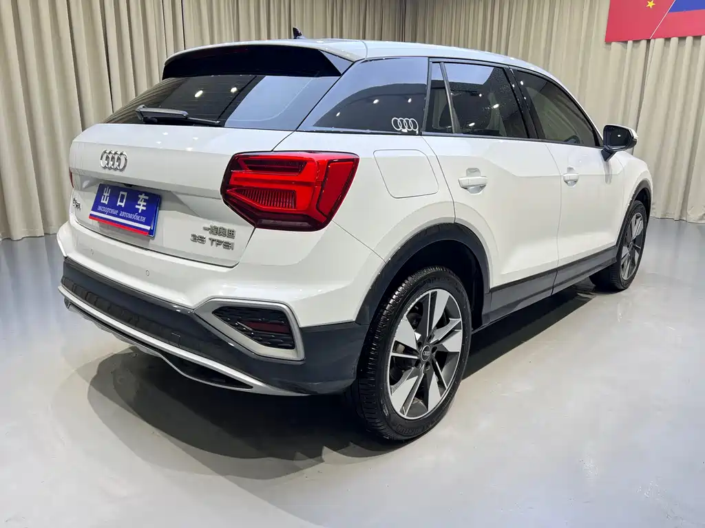 Audi Q2L 2022 — фото 4