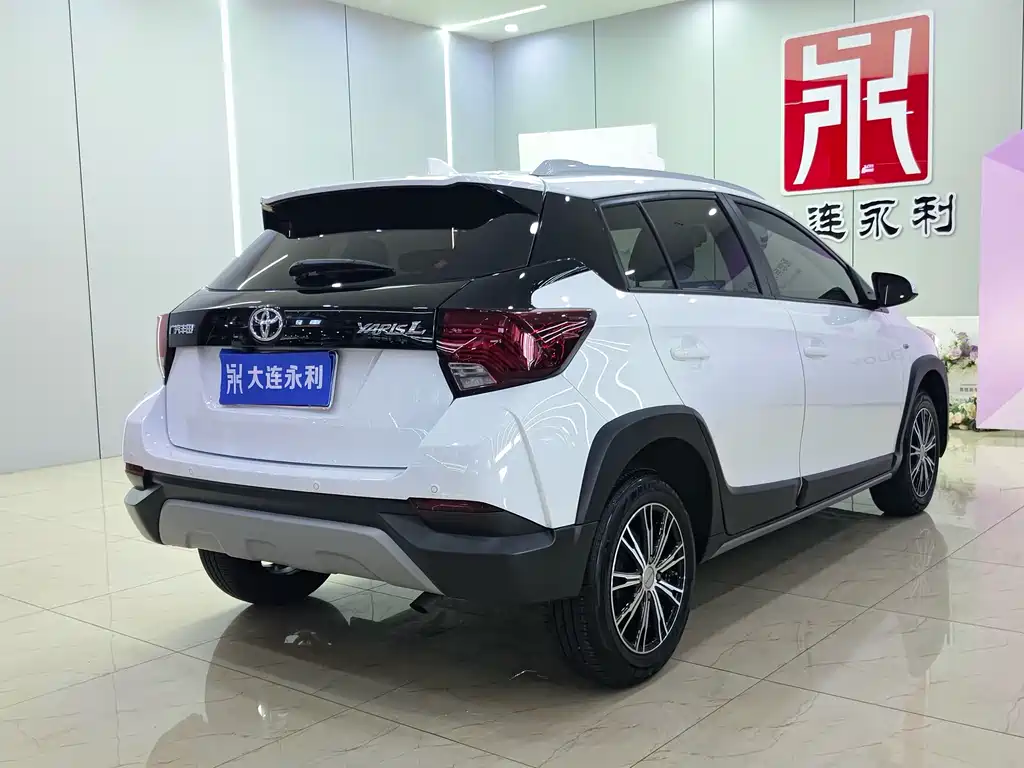 Toyota Yaris L 2022