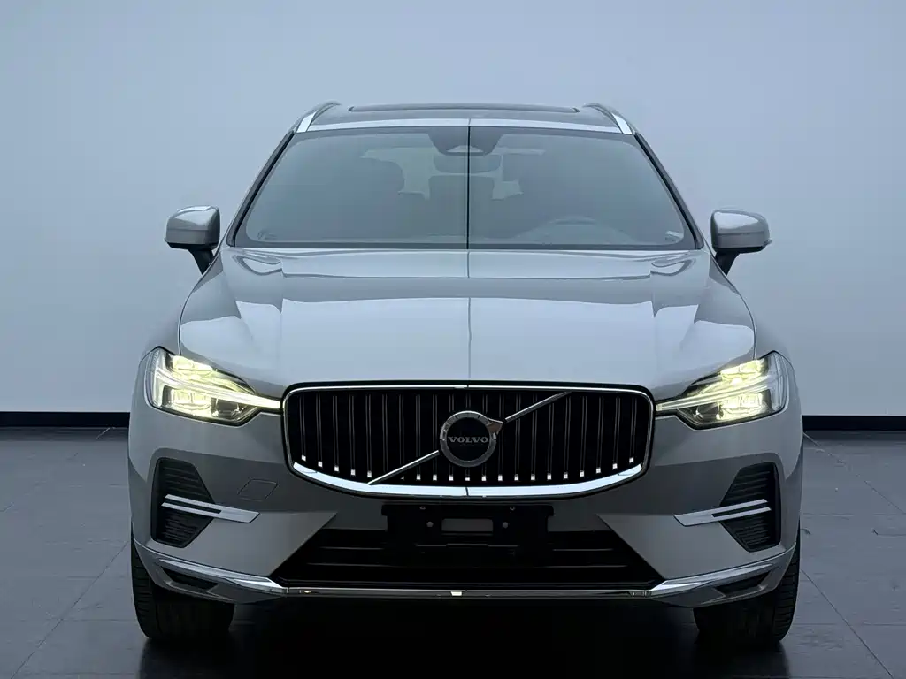 Volvo XC60 2022 — фото 2