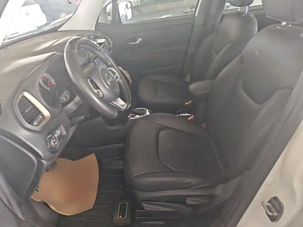 Jeep Renegade 2017 — фото 15