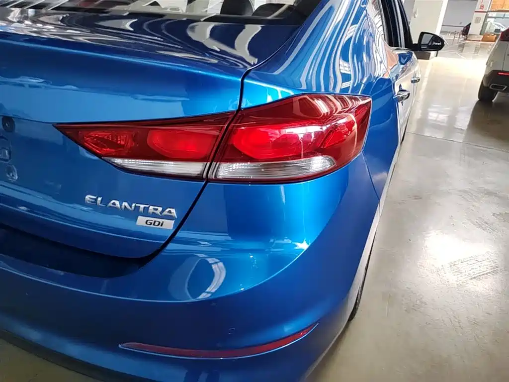 Hyundai Elantra 2017 — фото 8