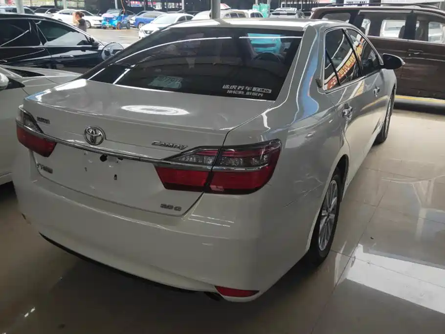 Toyota Camry 2015 — фото 3
