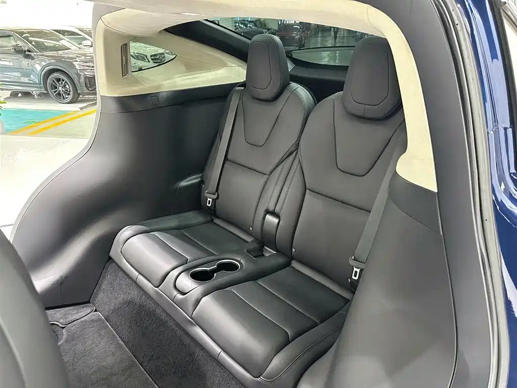 Tesla Model X 2018 — фото 13