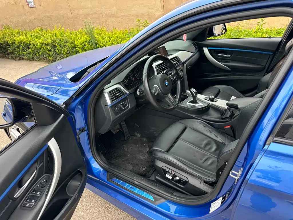 BMW 3 Series 2018 — фото 10