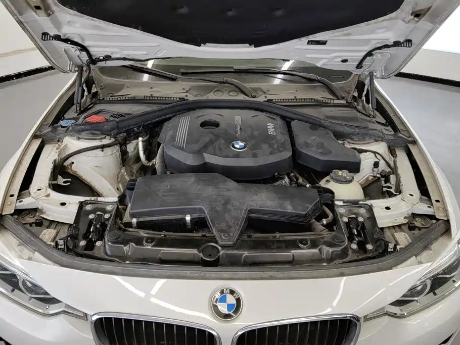 BMW 3 Series 2017 — фото 10