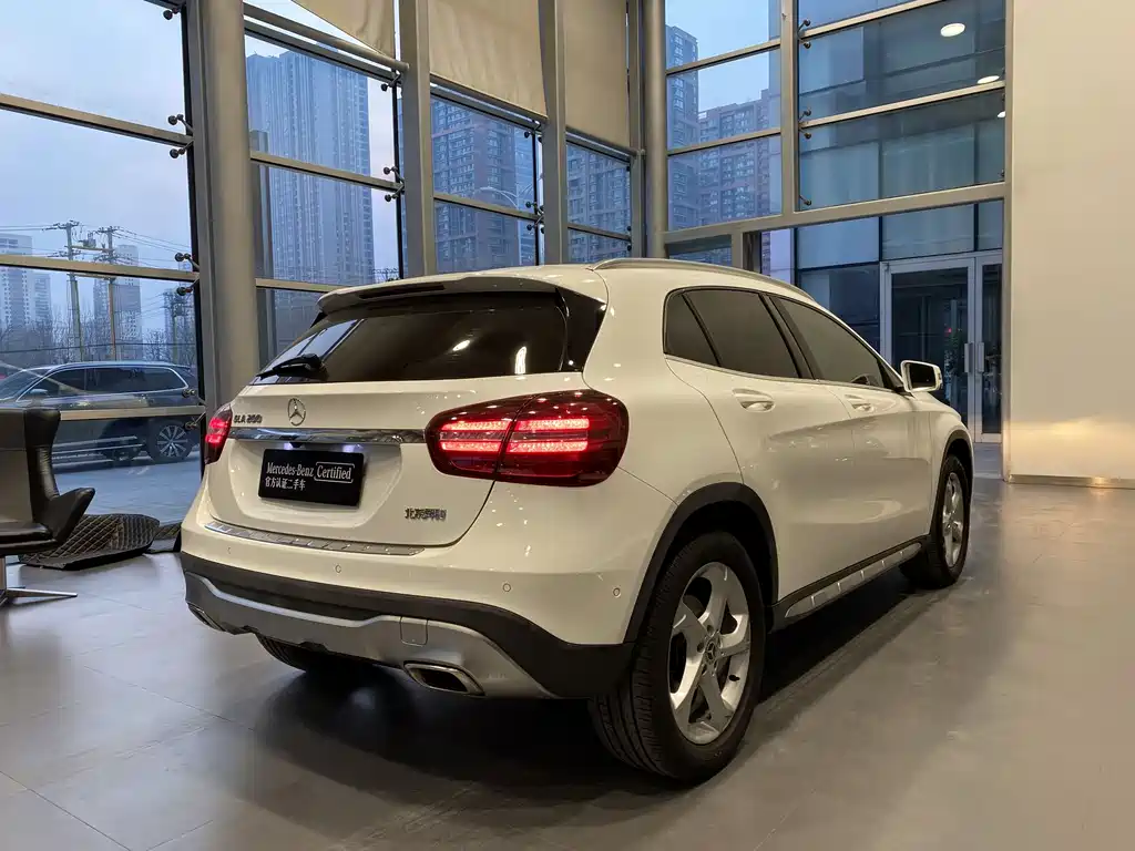 Mercedes-Benz GLA 2017 — фото 18