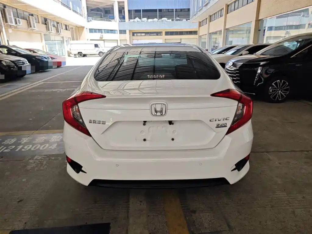 Honda Civic 2018 — фото 6