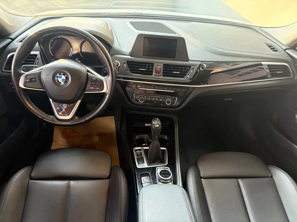 BMW 1 Series 2018 — фото 13