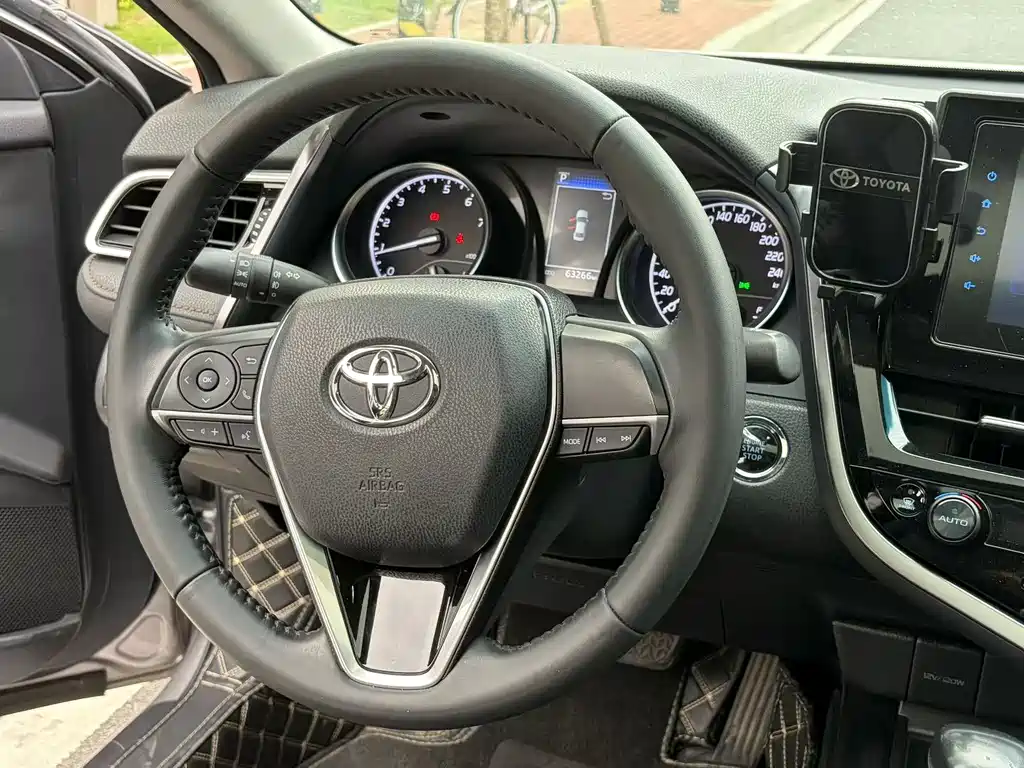 Toyota Camry 2022 — фото 8
