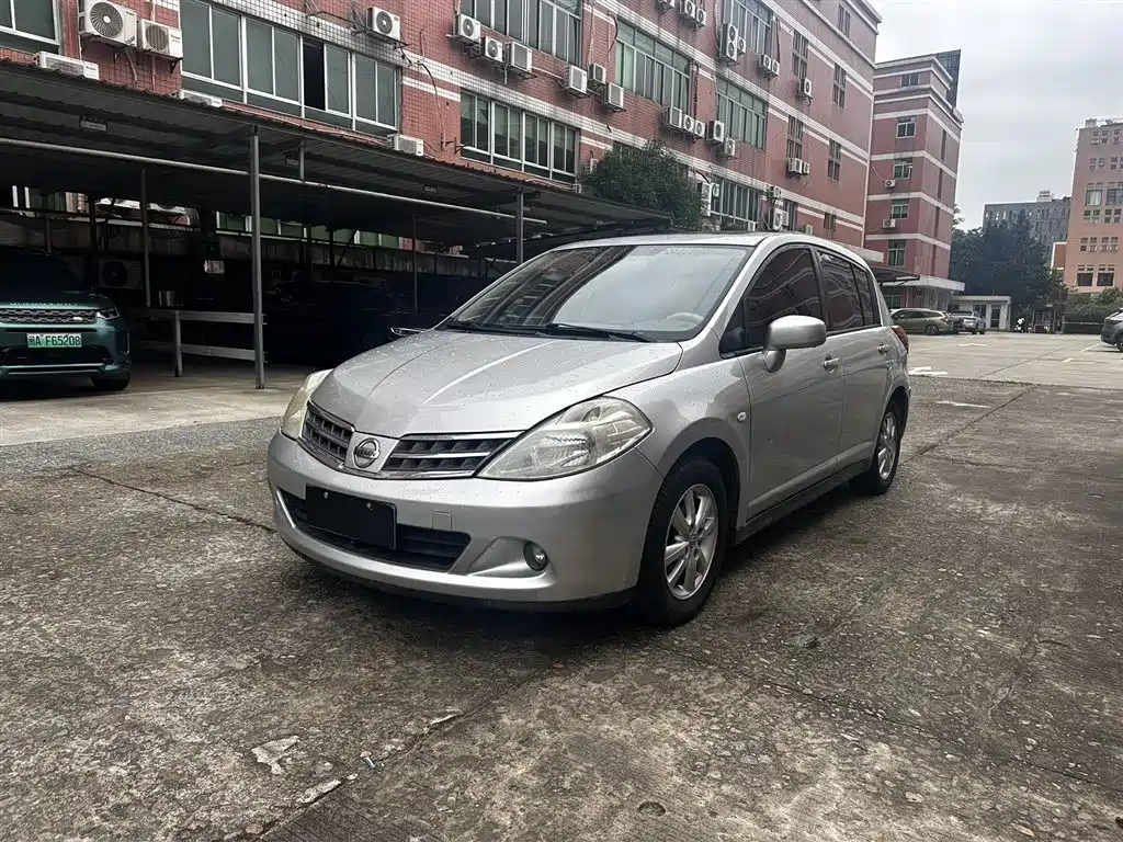 Nissan Tiida 2010