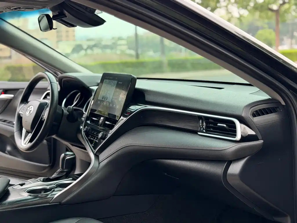Toyota Camry 2022 — фото 14