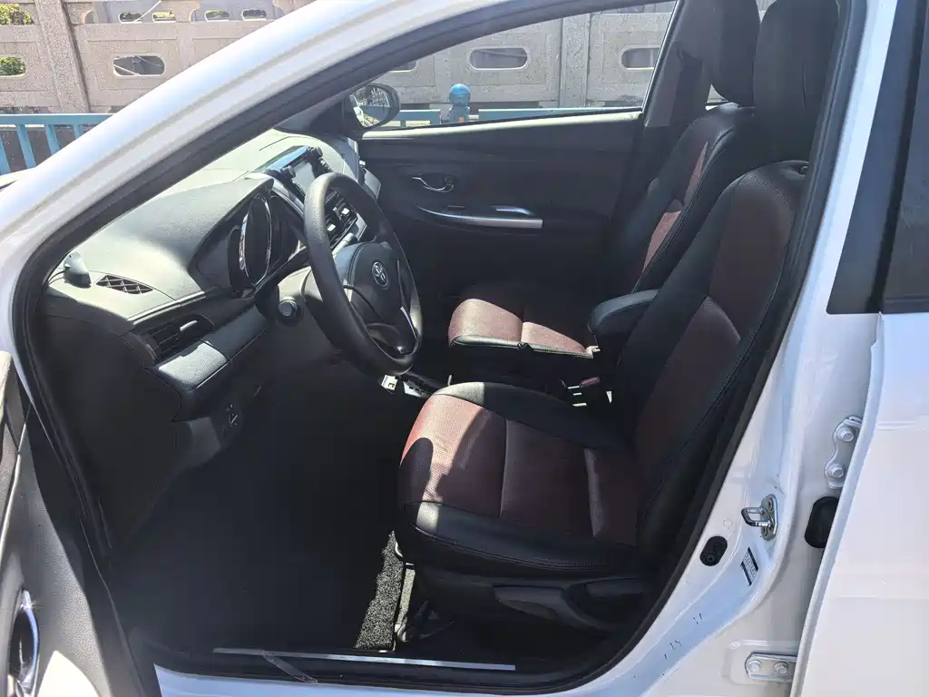 Toyota Yaris L 2015