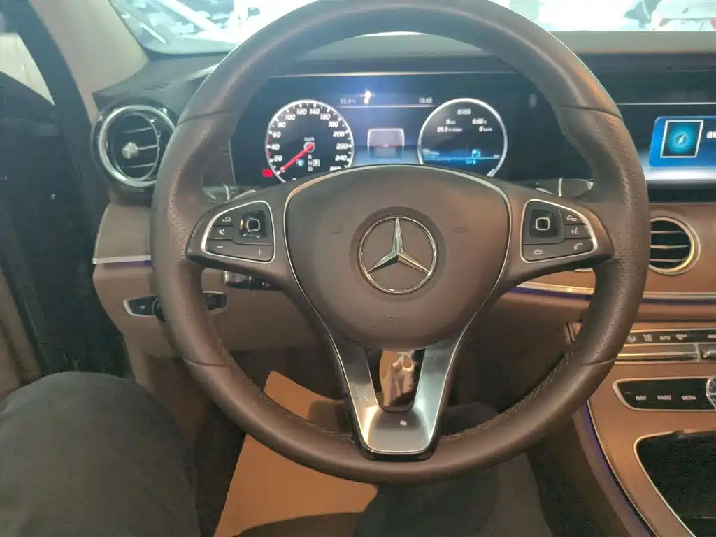 Mercedes-Benz E-Class 2018 — фото 11
