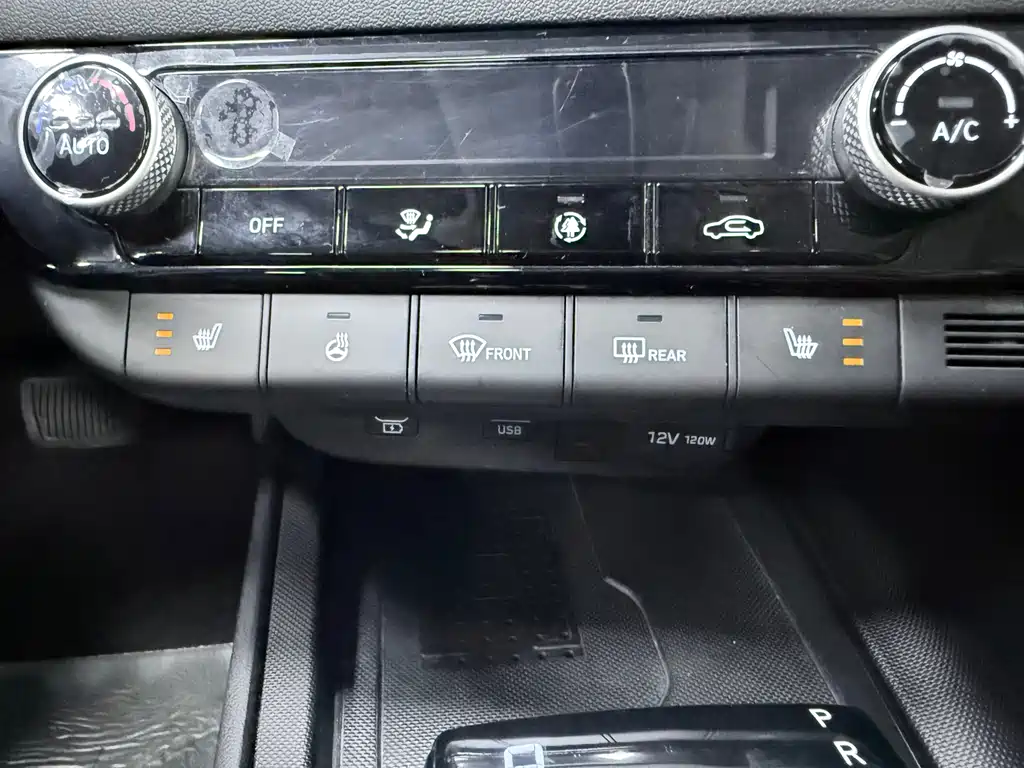Hyundai Elantra 2023 — фото 16