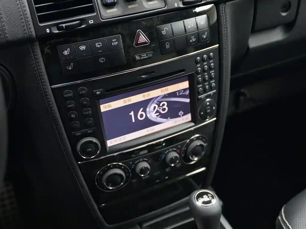 Mercedes-Benz G-Class AMG 2010 — фото 14
