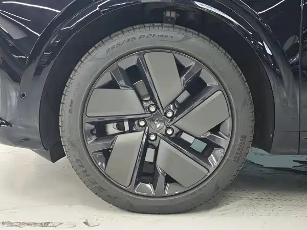 Li Auto L6 2025