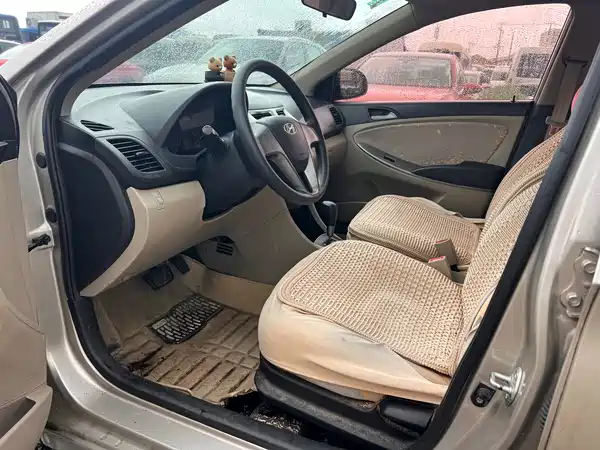 Hyundai Accent 2014